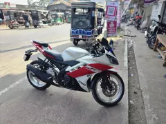 YAMAHA R15 V2